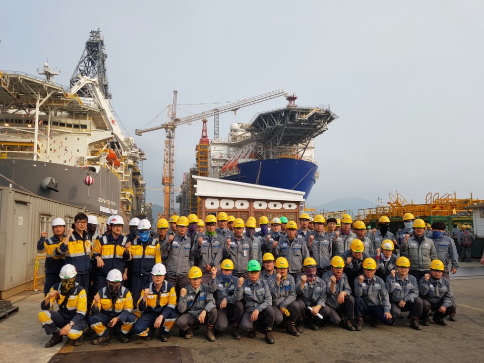이삭 단체사진_INPEX FPSO.jpeg